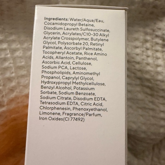 Murad Essential-C Cleanser - Orange - Picture 4 of 5